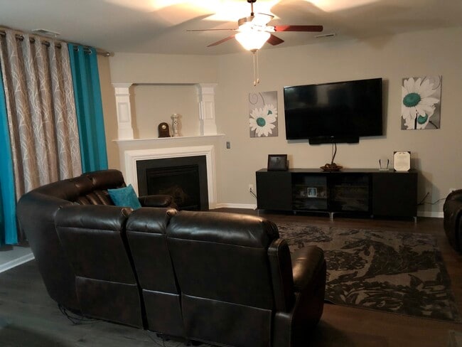 Building Photo - 13027 Rothe House Rd