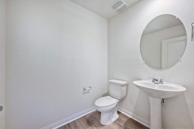 Building Photo - Available Now! 3 Story Townhome - New Construction!!