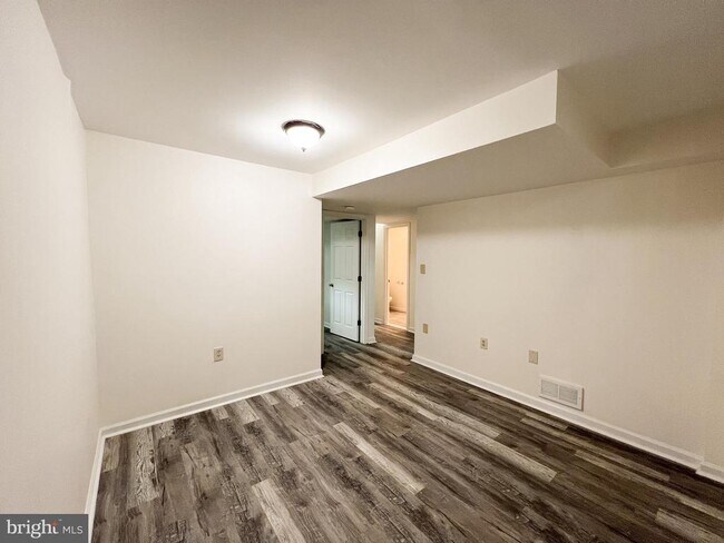 Building Photo - 5028 Nantucket Rd