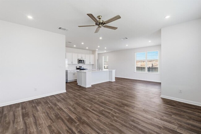 Building Photo - 2210 Cornfield Dr