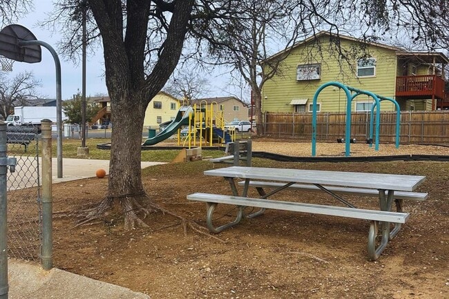 Building Photo - 2202 Tabor Ct