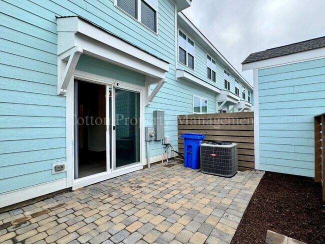 Building Photo - 4732 Siddons Dr