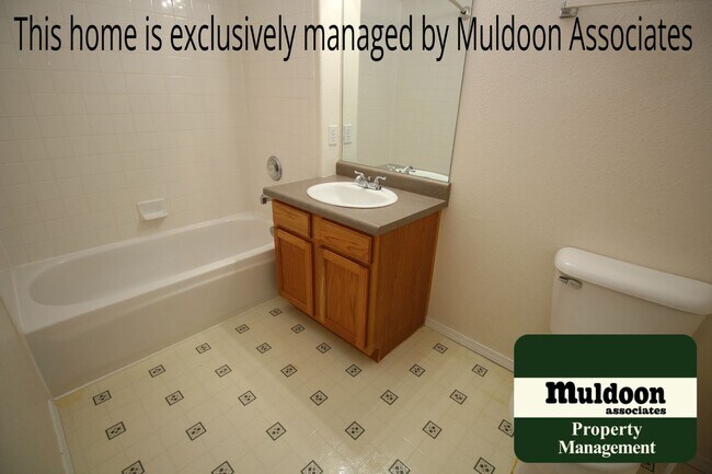 Building Photo - Strawberry Field gated community condo wit...