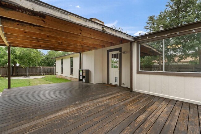 Building Photo - 10709 Onyx Cove