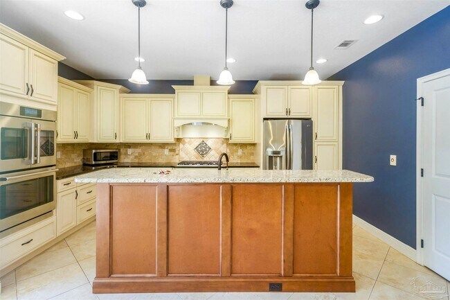 Building Photo - 651 Powell Dr NE