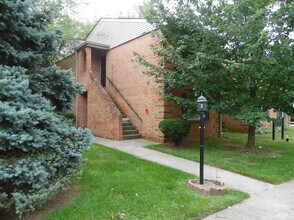 Building Photo - 421 Redding Rd