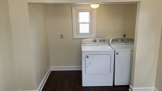 Building Photo - 319 E Canal St