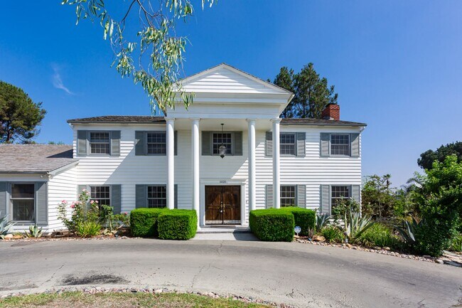 Primary Photo - Georgian Colonial in Mt Helix