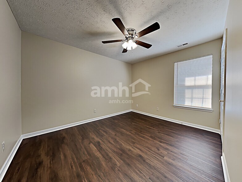 Building Photo - 4803 Oakton Way