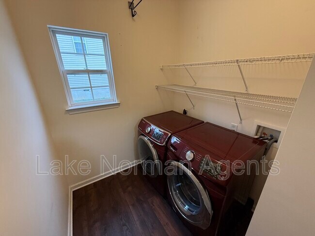 Building Photo - 15622 Troubadour Ln