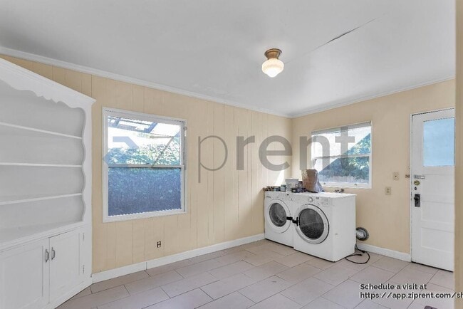 Building Photo - 1052 45th St