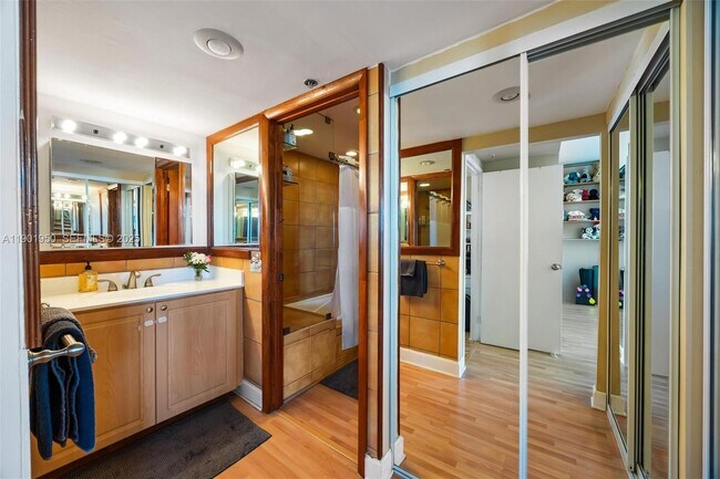 Building Photo - 2829 Indian Creek Dr