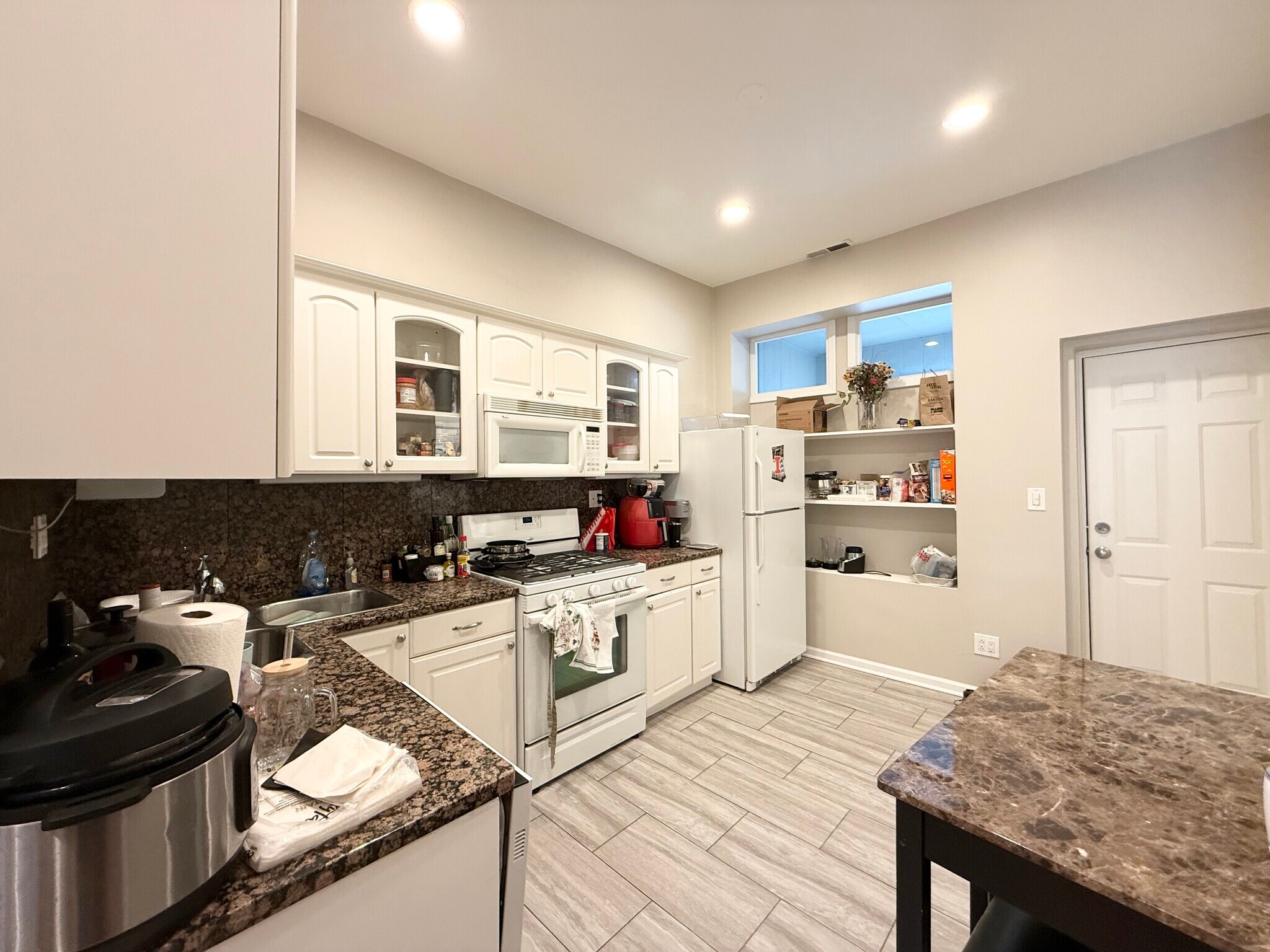 Building Photo - 1905 W Huron St