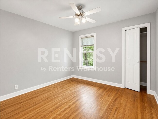 Building Photo - 4BD/2BA in Newport Available Now!