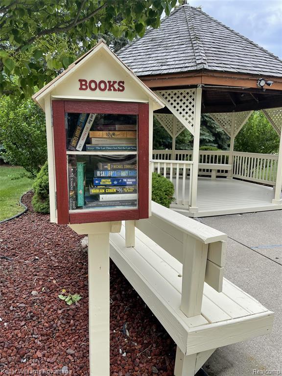 Building Photo - 42595 Lilley Pointe Dr