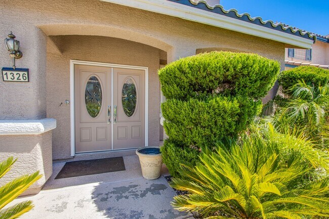Building Photo - Elegant and Spacious 5Bed/3Bath home nestl...