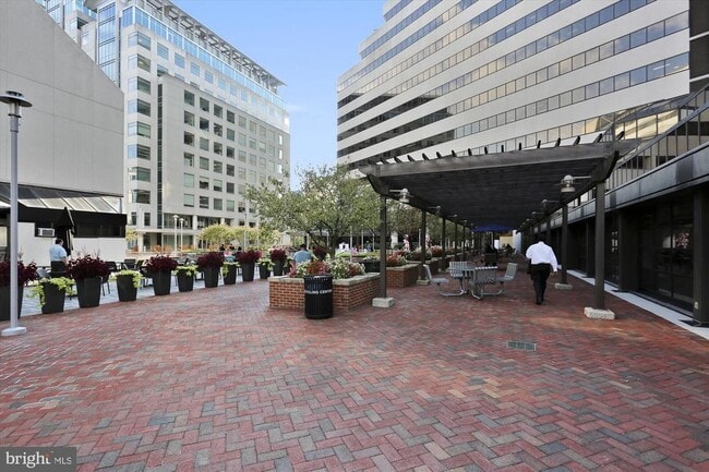 Building Photo - 4915 Hampden Ln