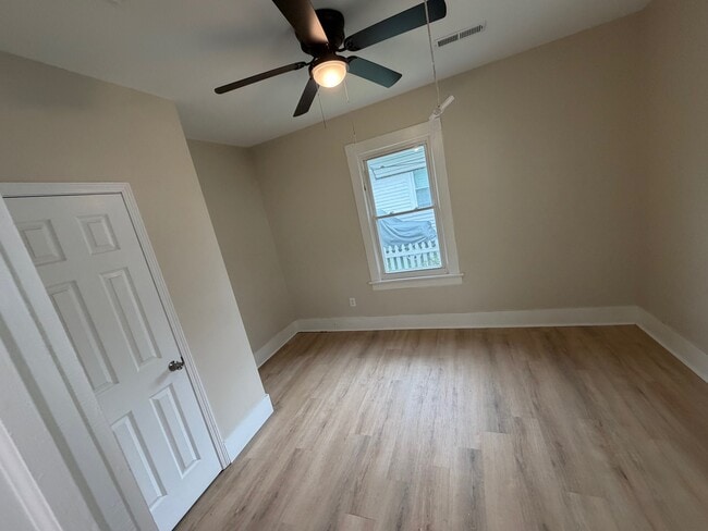 Building Photo - 1326 Morton Ave SE