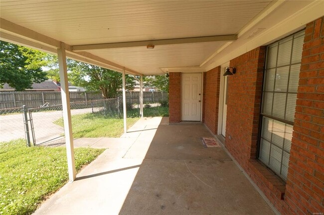 Building Photo - 2136 Station Ct