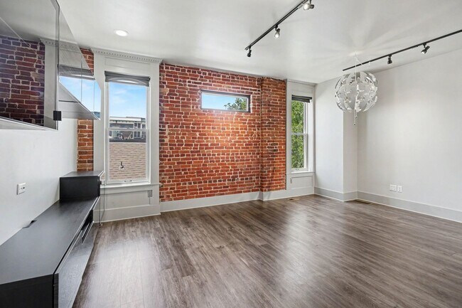 Building Photo - 2531 Curtis Street