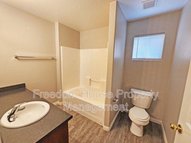 Building Photo - 200 S Mount Charleston Dr E