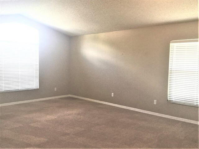 Building Photo - 2331 Pinebrook Ct