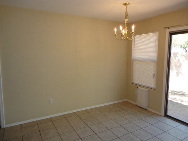 Building Photo - 1030 S Clancy Circle