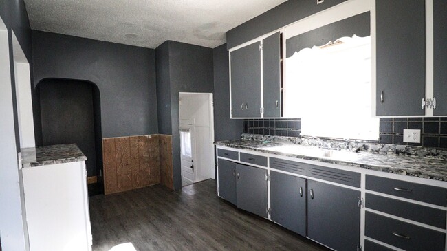 Building Photo - 3 Bedroom House