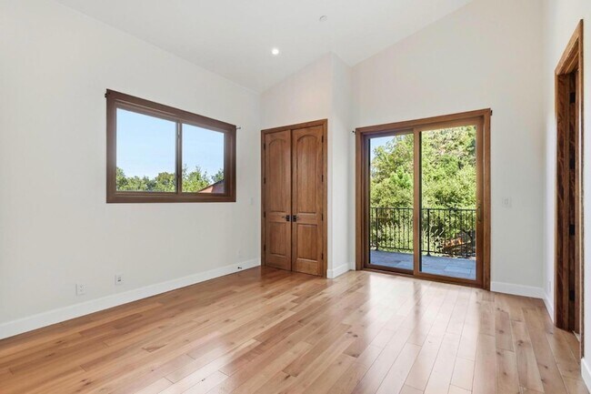 Building Photo - 3911 Pepper Tree Ct