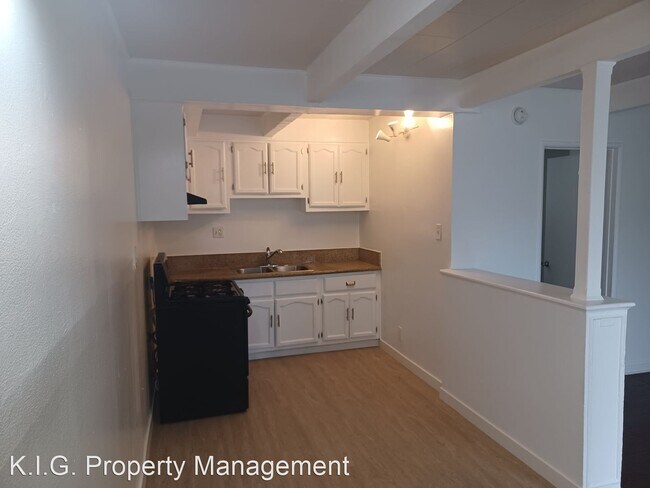 Building Photo - 1 br, 1 bath Apartment - 11903 - 11913 Van...
