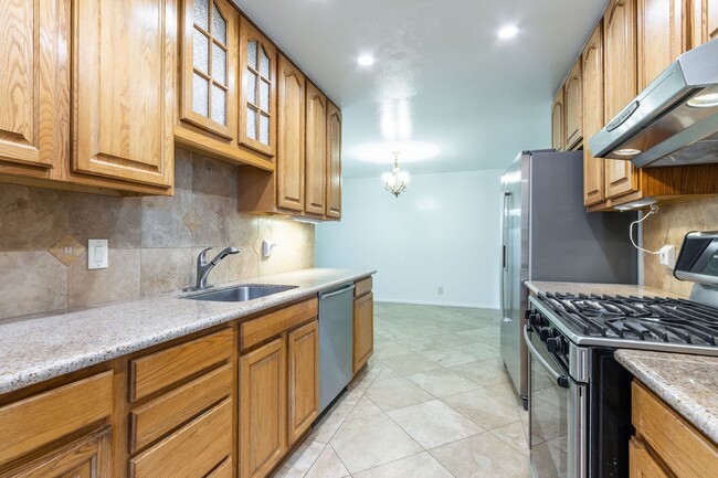 Building Photo - Beautiful & bright 3 bed / 2 Bath San Brun...