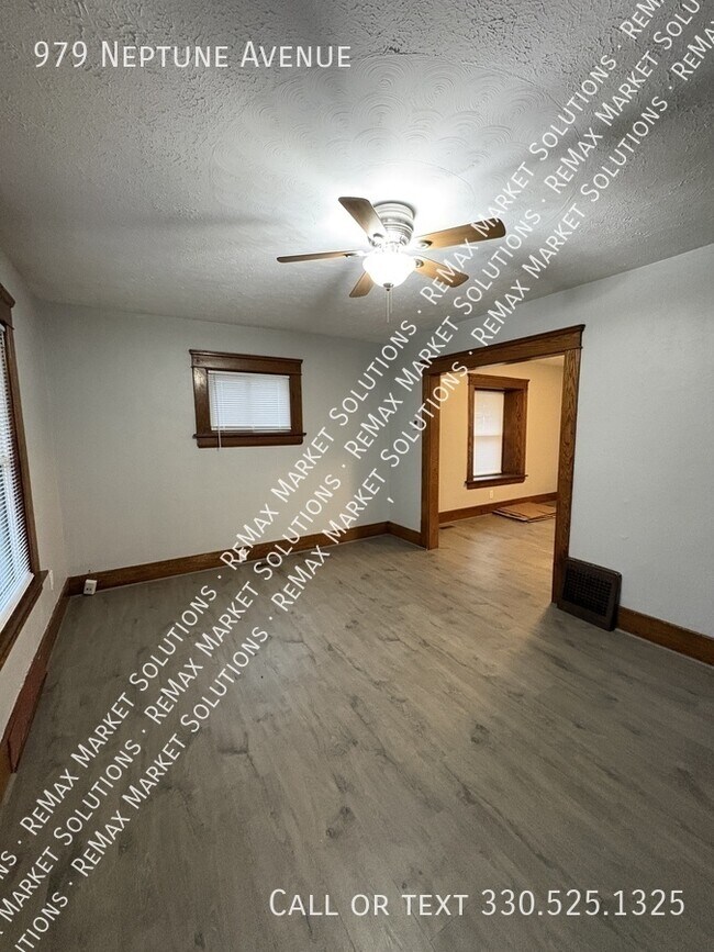 Building Photo - 979 Neptune Ave