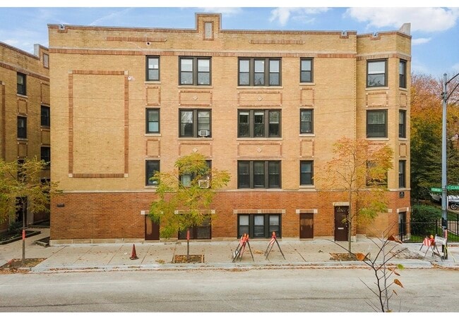 Building Photo - 4218 N Clark St