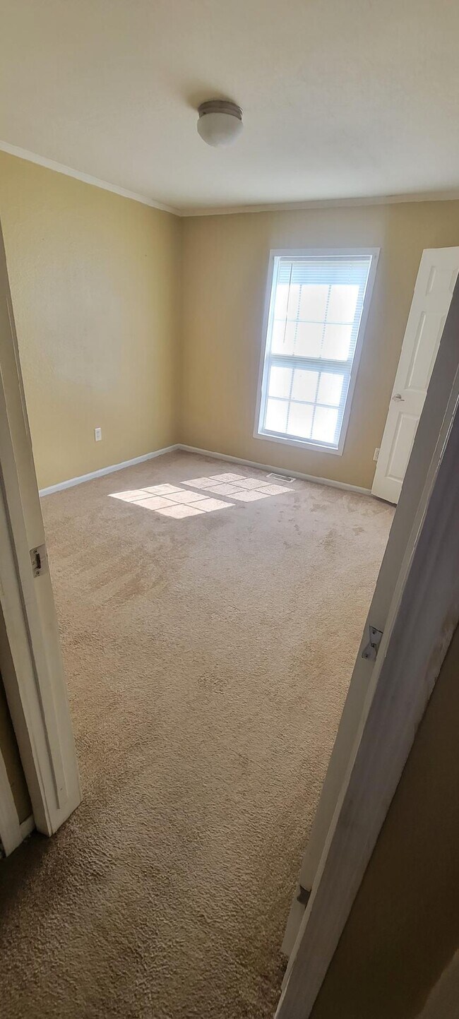 Building Photo - 124 Meadows Ln