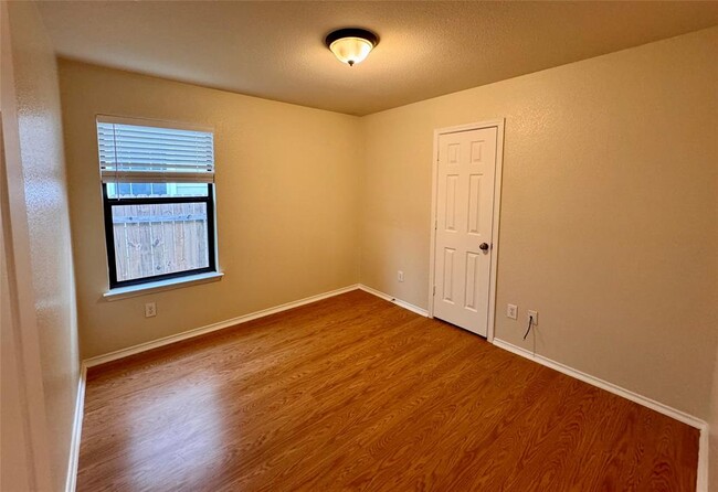 Building Photo - 5620 Victory Gallop Dr