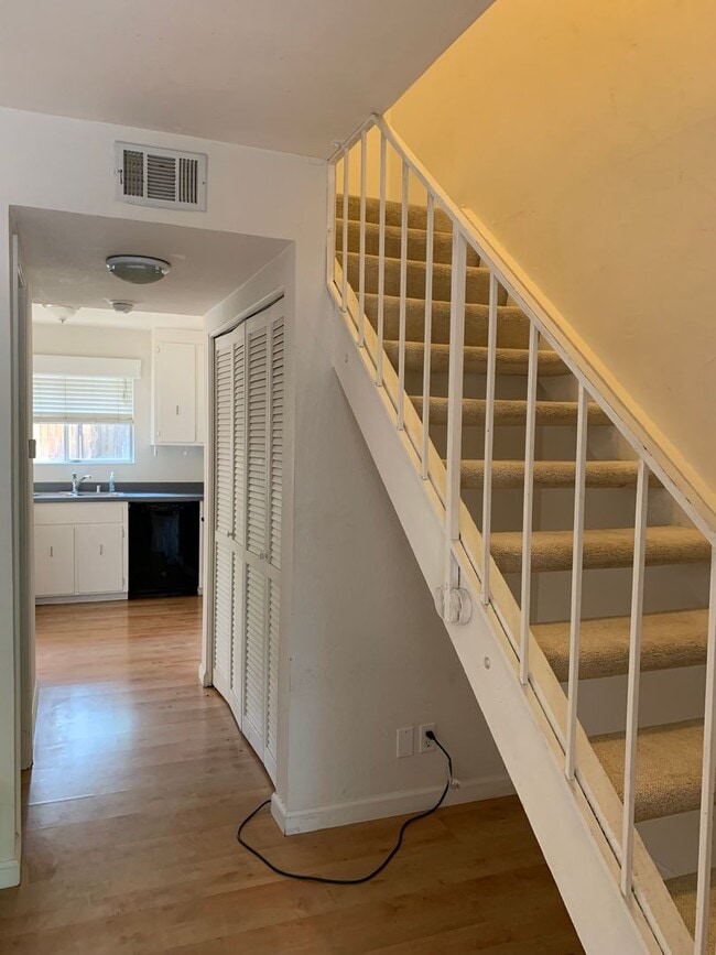 Building Photo - Adorable 3 Bed 1.5 Bath Covell Commons Condo ( fall Rental )