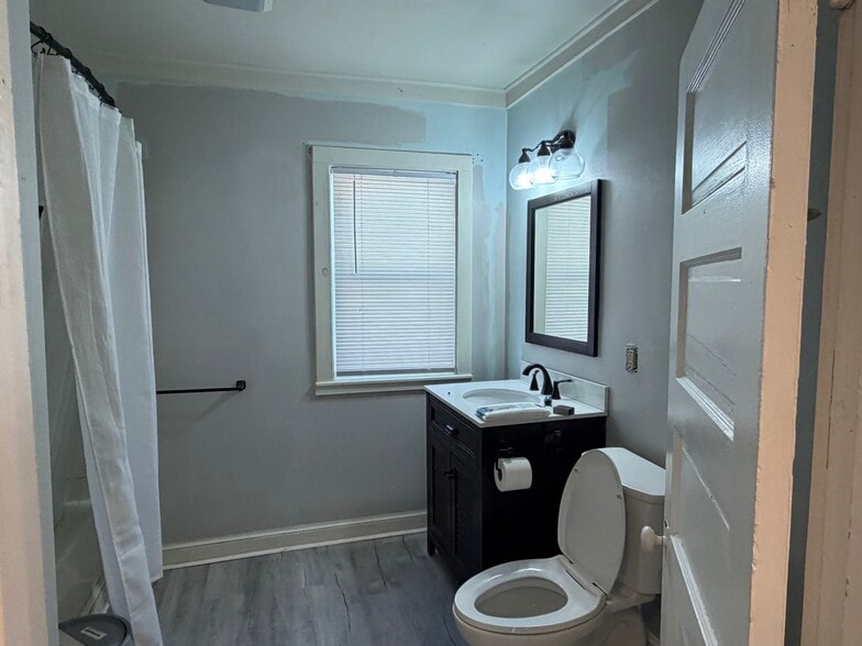 Building Photo - 31 Dix Ave