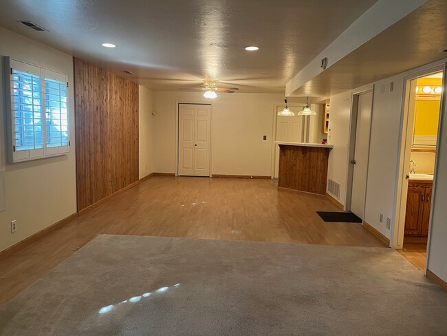 Building Photo - 2409 Newcastle Dr