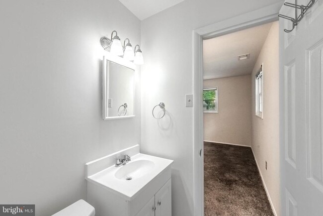 Building Photo - 5008 Treetop Ln