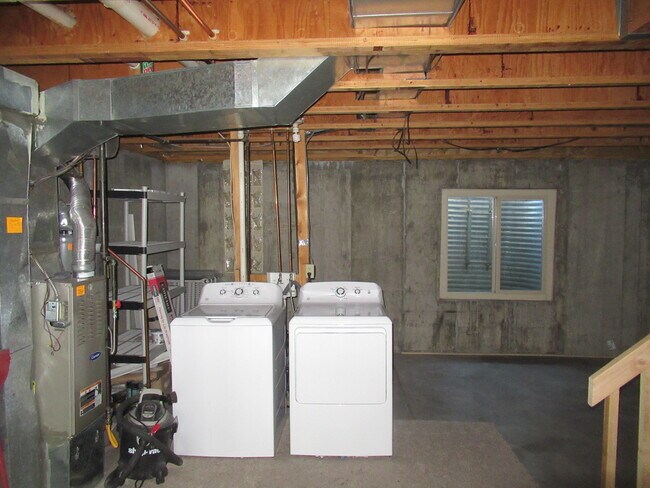 Building Photo - 3909 Smoke Tree Dr