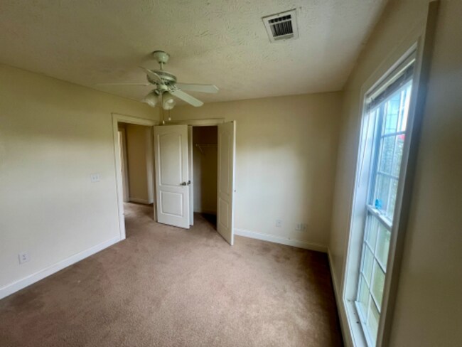 Building Photo - 16 Cotton Ct
