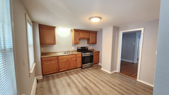 Building Photo - 119 N Main St