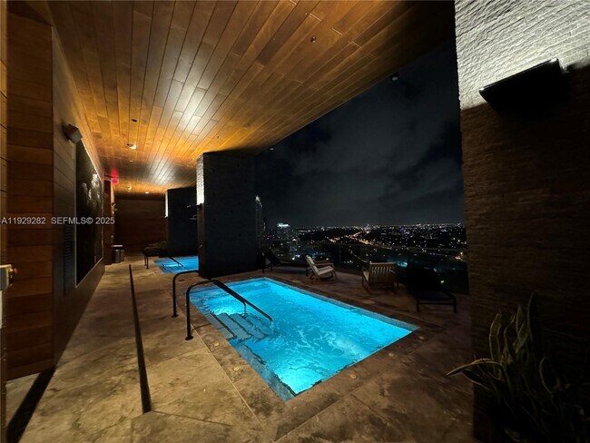 Building Photo - 1451 Brickell Ave