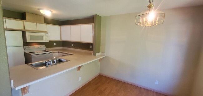 Building Photo - Pre-Leasing - 3bd/2bath (Cordata Area)