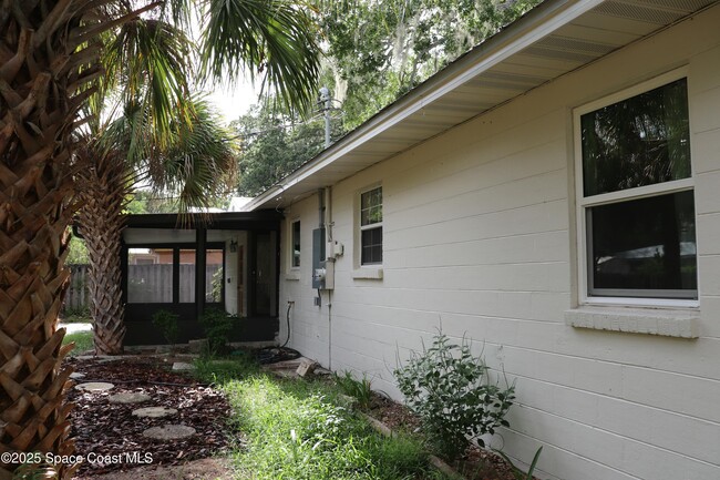 Building Photo - 21 N Fernwood Dr