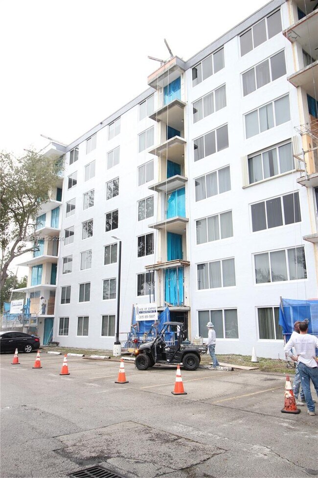 Building Photo - 17890 W Dixie Hwy