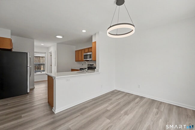 Building Photo - 21 Whitmore Ln