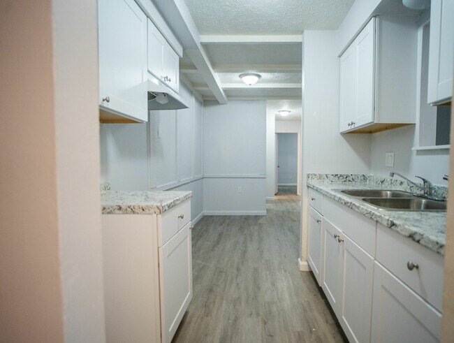 Kitchen - Chestnut Flatz