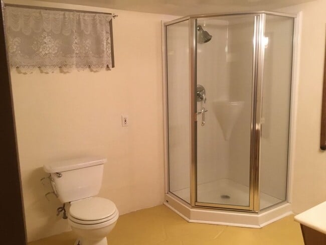 Building Photo - Overlook Charmer