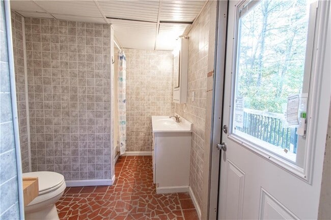 Building Photo - 250 Nottingham Wy